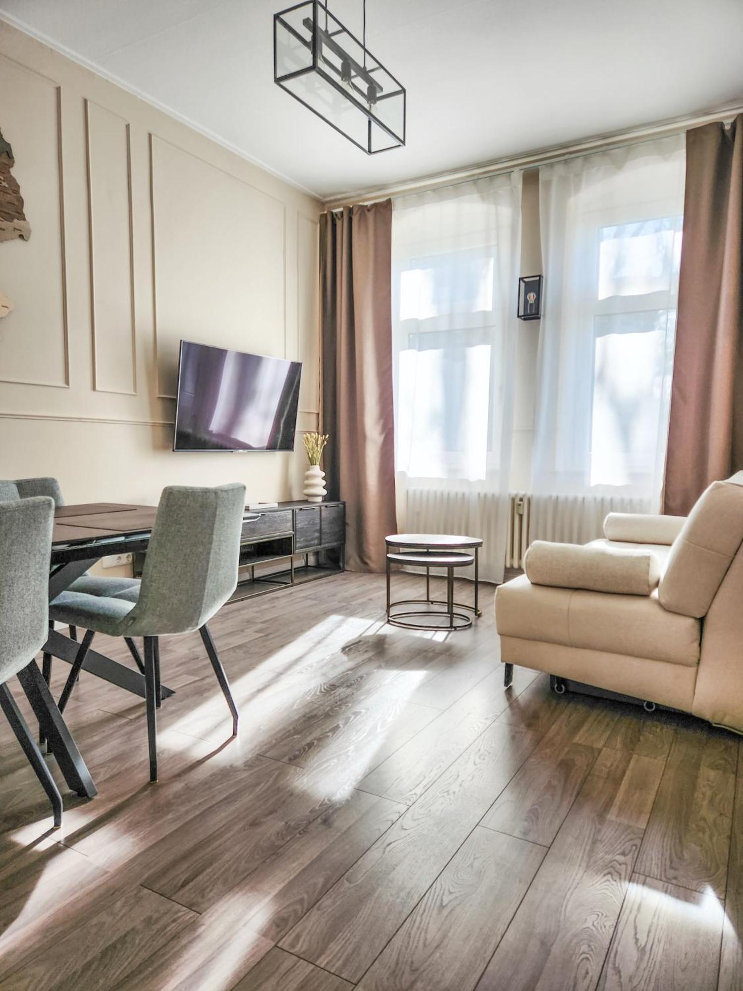 Geli Homes L1 - 2X Zimmer, 2X Kingsize Bett, 1 Bis 4 Personen, Parkplatz, Tv, Wifi, Top Kueche, Kaffee, Tee Lünen Kültér fotó